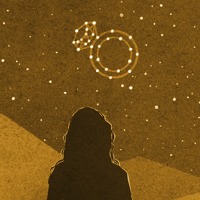Mujer mirando las estrellas