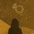 Femme regardant les étoiles