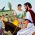 Jézus szamárháton megy, a tömeg pálmaágakat terít élé az útra