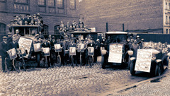 Bible Students standing outside of the Germany branch office in Magdeburg, holding posters with the text: “We believe in the establishment of God’s Kingdom on earth.”