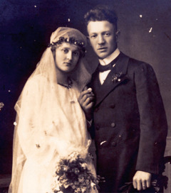 Johanna e Johann Degen il giorno del loro matrimonio.