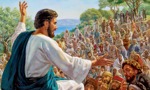 Jesús pronunciando el Sermón del monte ante una gran multitud.