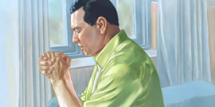رجل يصلِّي