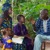 Egy család bibliai témáról beszélget