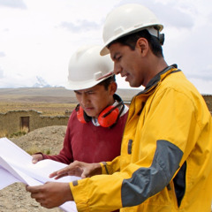 Voluntários da construção de Salões do Reino na Bolívia