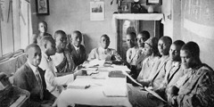 Bibelforscher im Jahr 1931 bei einer Zusammenkunft in Ghana