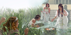 ابنة فرعون تجد الطفل موسى فيما مريم تقف في مكان قريب لترى ما سيحدث