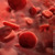 Увеличен изглед на червени кръвни клетки, циркулиращи в кръвта.