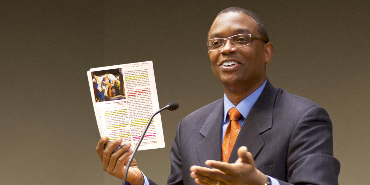 Mire las ilustraciones en la revista La Atalaya Estudio