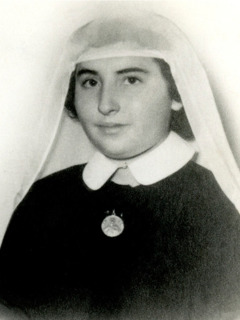 伊索利娜當修女時的照片