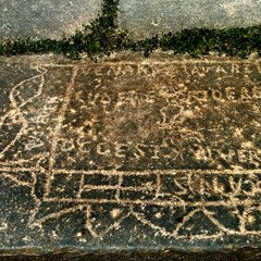 Eine lateinische Inschrift, die am Forum in Timgad gefunden wurde