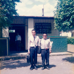 Julio Corio s Jehovinim svjedokom čija ga je obitelj primila u svoj dom