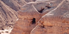 En grotta där bibelhandskrifter har hittats
