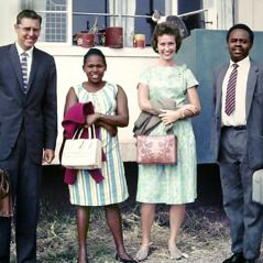 تھامس اور بیت‌ایل مکلین نیروبی میں کرِس اور میری کانائیا کے ساتھ