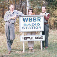 ویلیام سموئلسون در ایستگاه رادیویی WBBR با فردریک فرانز