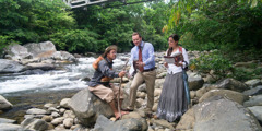 Daniel und Miriam predigen in Panama einem Mann