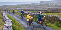 Jehovah’s Witnesses ride bicycles on the Aran Islands, off the coast of Ireland, to share the good news with people there