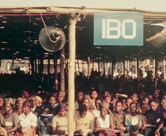 Fivoriambe iraisam-pirenena hoe “Olona Ankasitrahana”, tany Lagos, any Nizeria, tamin’ny 1970