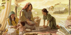 Izraelská žena připravuje jídlo a přitom si povídá se svými dcerami; otec učí svého syna starat se o ovce