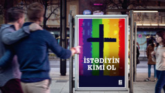 Reklam lövhəsindəki rənglər kilsənin homoseksuallığa tolerant yanaşdığını göstərir