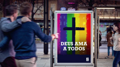 O cartaz de uma igreja que permite o homossexualismo.