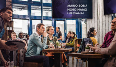 Taunimanima na coffee shop ta ai “maino” bona noho “namo” herevana na TV ai e itaiamu neganai, e hoamu, to Witnes tadikakana mai adavana ida na una nius dainai asie hoamu