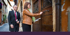 Egy házaspár ajtóról ajtóra tanúskodik Olaszországban