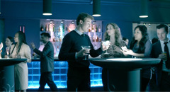 David y Al en un bar con Vivian y Taylor