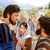 Gesù conforta Maria mentre altri osservano la scena