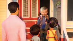 A scene from the video ‘Become Jehovah’s Friend​—Preach in a Foreign Language.’ The same woman reacts happily after Caleb and Sophia greet her in Chinese.