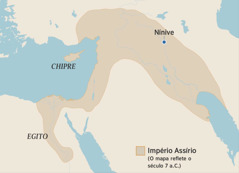 Um mapa que mostra os limites do Império Assírio no século 7 a.C. Os locais mostrados no mapa são o Egito, a ilha de Chipre e Nínive.