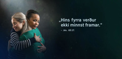 Orðin „Hins fyrra verður ekki minnst framar“ í Jesaja 65:17 við hliðina á tveim systrum sem er létt þegar þær faðmast.