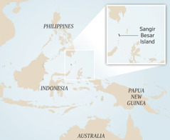 Um mapa da Indonésia com os países vizinhos. Em destaque, aparece a minúscula ilha de Sangir Besar.