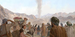 Un grup nombrós d’homes, dones i nens israelites seguint la columna de núvol al desert.