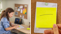 Ensemble d’illustrations : 1) Durant son étude individuelle, une sœur écrit quelques mots sur un post-it. 2) Elle colle le post-it sur son tableau d’affichage. Il y est écrit : « Cette semaine : douceur (Proverbes 15:1). »