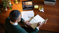 An older brother using a tablet, a Bible, and a notebook to do personal Bible study. He is consulting the chart “The Final Week of Jesus’ Life on Earth (Part 2)” in Appendix B12-B of the “New World Translation” and chapter 129 of the book “Jesus​—The Way, the Truth, the Life.”