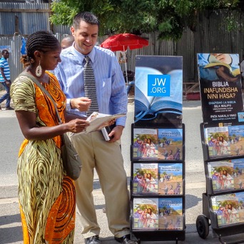 Mesas y exhibidores portátiles de los testigos de Jehová