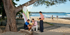 Testemunhas de Jeová pregando na praia Tamarindo, na Costa Rica