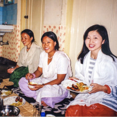 Michiyo Kumagai and others enjoy a meal together