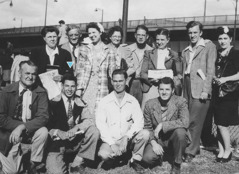 Walter Markin insieme a un gruppo di sordi al congresso del 1946 a Cleveland, nell’Ohio