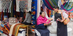 À Otavalo (Équateur), une pionnière prêche le message de la Bible en quechua de l’Imbabura