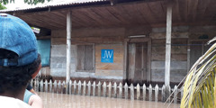 Dvorana Jehovinih svjedoka u La Cruz de Río Grandeu. Voda se popela do polovine dvorane i gotovo prekrila ogradu dvorane