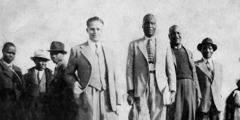 Милтон Бартлетт и несколько темнокожих братьев служат в «чёрном» районе во время апартеида.