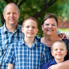 Evan e Samantha con i loro figli, Eli e Adam.