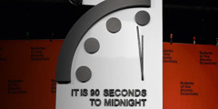 Ang minute hand sang Doomsday Clock nagapakita nga 90 segundos na lang antes magtungang-gab-i.