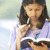 Mujer estudiando la Biblia