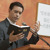 Chrześcijański kaznodzieja wygłasza przemówienie biblijne