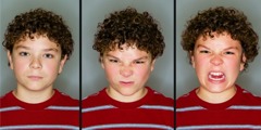 Teini-ikäisen pojan kasvot: 1. tyyni, 2. suuttunut, 3. raivostunut