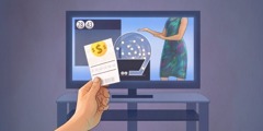 Um jogador acompanha na TV os resultados da loteria e confere seu bilhete