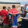 شهود يهوه يعرضون مطبوعات بلغات السكان الاصليين خلال المهرجان